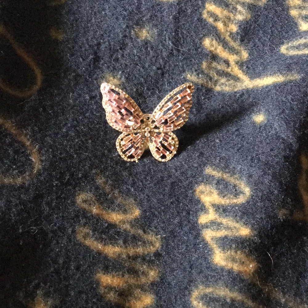 A beautiful butterfly adjustable ring!!!